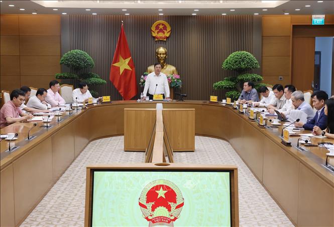 Cuộc họp về tình hình triển khai, phân phối xăng E10. Ảnh: TTXVN
