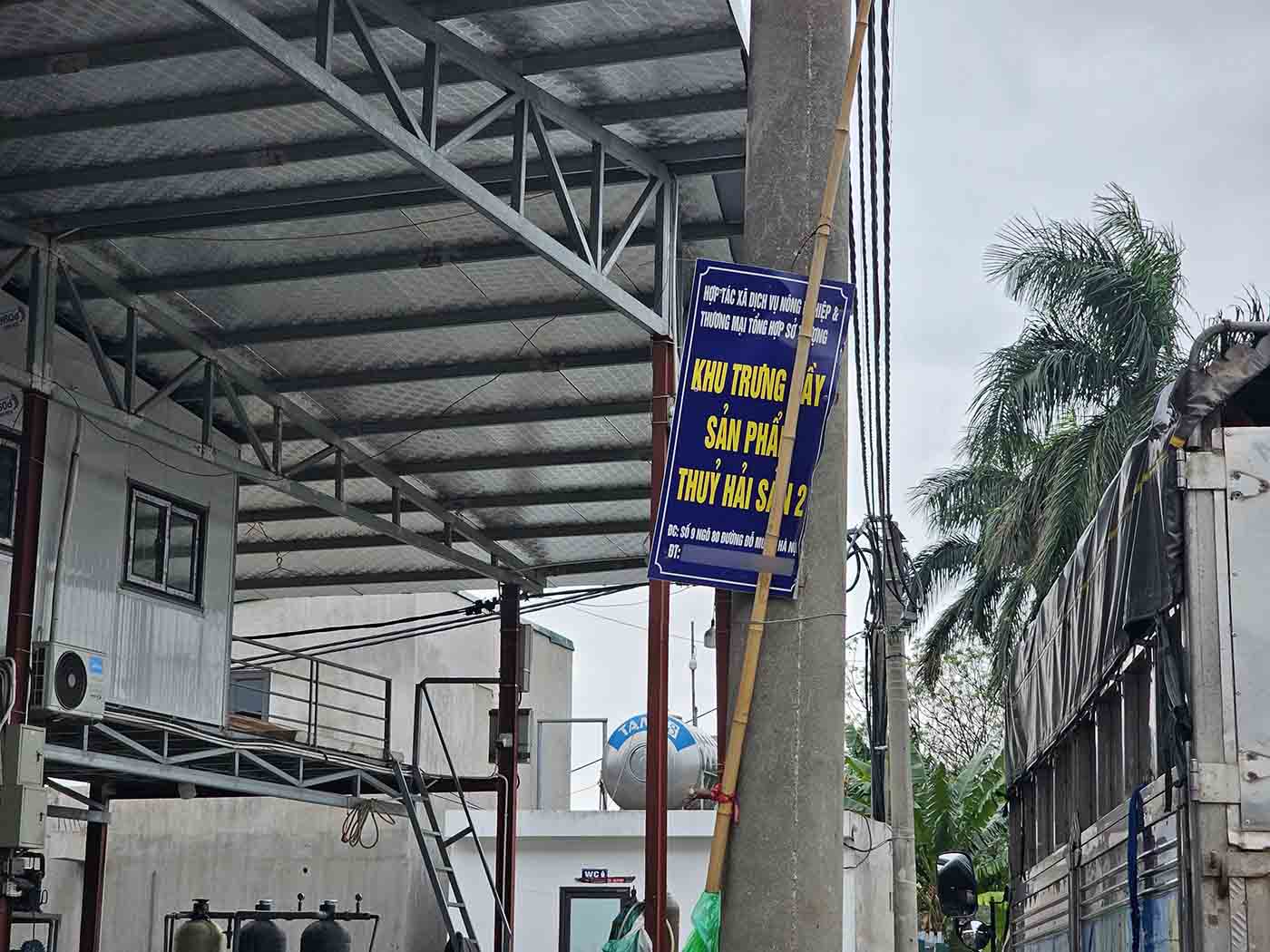 Hình ảnh ghi nhận bên trong khu ki-ốt được quảng cáo là chợ cá Yên Sở mới. Ảnh: Nhóm PV