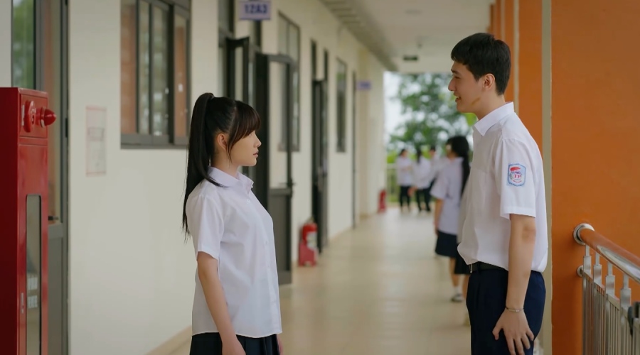 Thái bực khi Tuyết Lan chủ động ra tìm Khuê trong tập 4 phim “Phía bên kia thành phố“. Ảnh: VFC. 