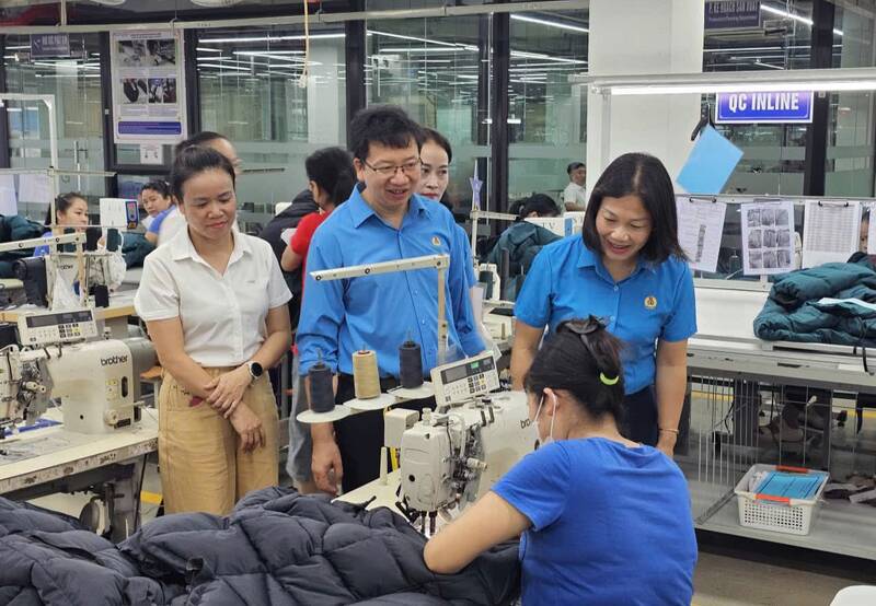 Developing grassroots trade unions, increasing benefits for union members and workers. Photo: Viet Bac