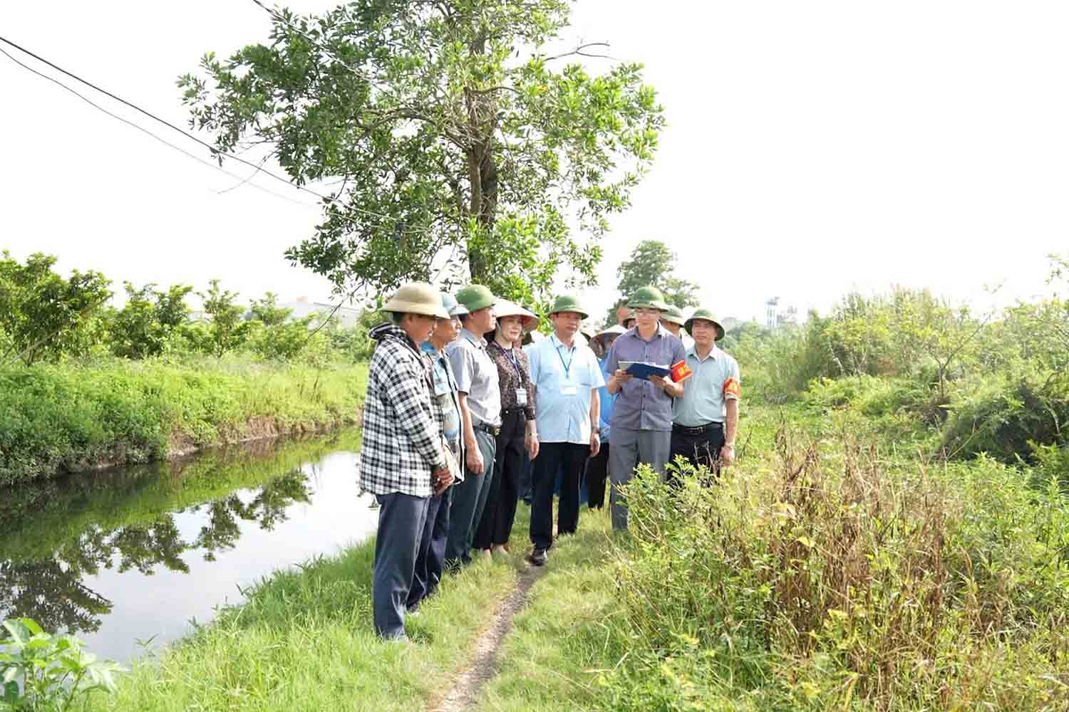 Functional forces of Hoai Duc commune launched a campaign to carry out coercive inventory for households and individuals with land and assets on land within the scope of site clearance for key projects. Photo: Hoai Duc commune