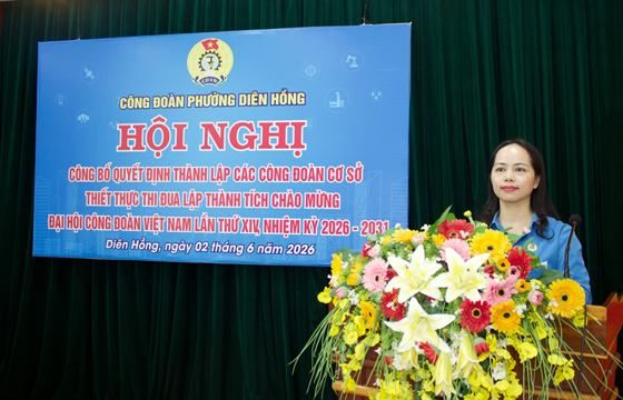 Bà Châu Hồng Nhi - Chủ tịch Công đoàn phường Diên Hồng phát biểu tại hội nghị. Ảnh: Thanh Tuấn 