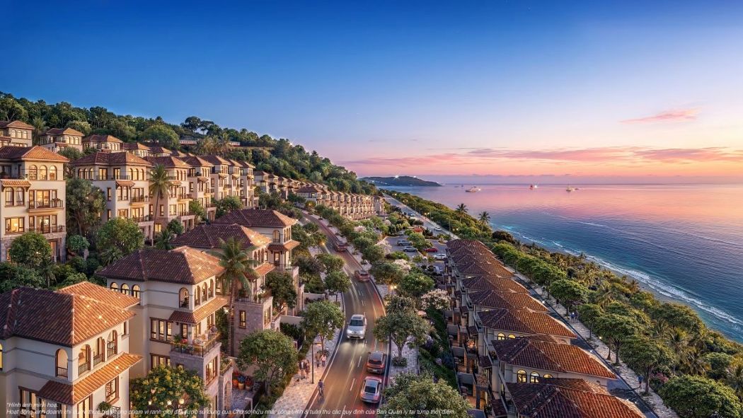 The Hidden Valley possesses a rare location when leaning against the majestic Hai Van range, in front of it embracing the pristine Nam Chon Bay. Photo: Vinhomes