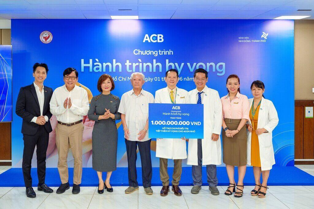 “Hành trình Hy vọng” là một trong những hoạt động ý nghĩa trong chuỗi kỷ niệm 33 năm thành lập của ACB.