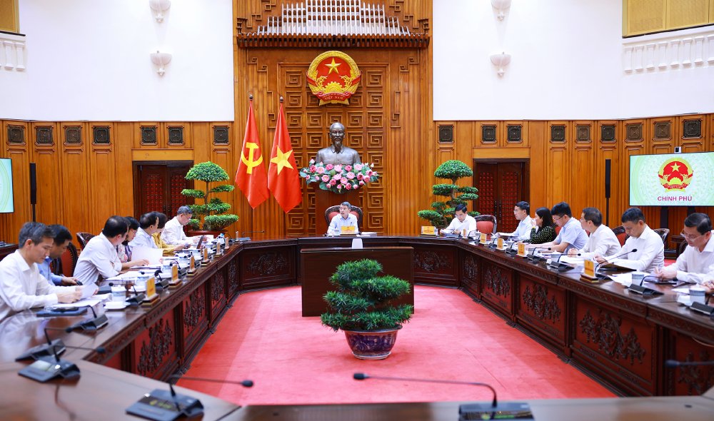 Cuộc họp về việc tiếp tục triển khai hoạt động của Trung tâm tài chính quốc tế tại Việt Nam. Ảnh: VGP