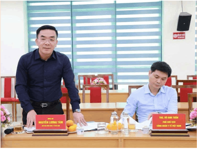 Mr. Nguyen Luong Tam - Chairman of the Vietnam Medical Union spoke at the meeting. Photo: Industry Trade Union provided.