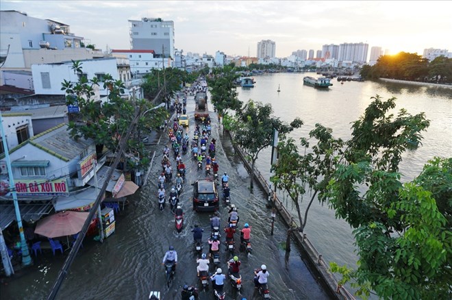 Triều cường năm sau cao hơn năm trước cùng với sụt lún khiến TPHCM ngập thường xuyên hơn. Ảnh: Minh Quân