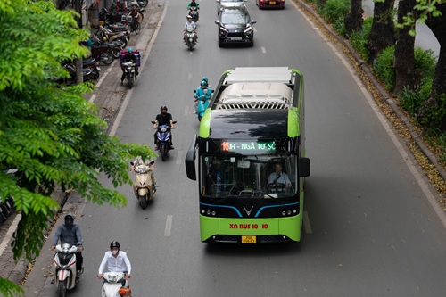 Hà Nội đẩy mạnh giao thông xanh, giảm ô nhiễm không khí. Ảnh: Minh Hạnh