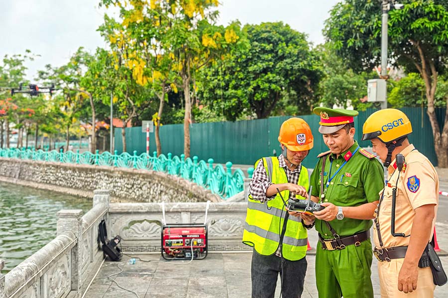 Sau khi hoàn tất thủ tục cất cánh, lộ trình bay được triển khai thử nghiệm duy trì cao độ ổn định ở mức 50m, hành lang bay 20m.
