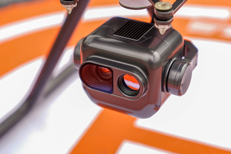 UAV có khả năng ghi nhận hình ảnh từ nhiều góc độ khác nhau, cung cấp cái nhìn toàn cảnh về tình hình thực địa.