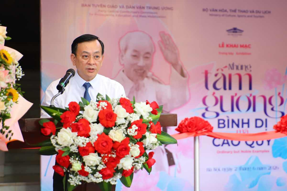 TS. Vũ Mạnh Hà - Giám đốc Bảo tàng Hồ Chí Minh phát biểu khai mạc triển lãm. Ảnh: Bộ VHTTDL
