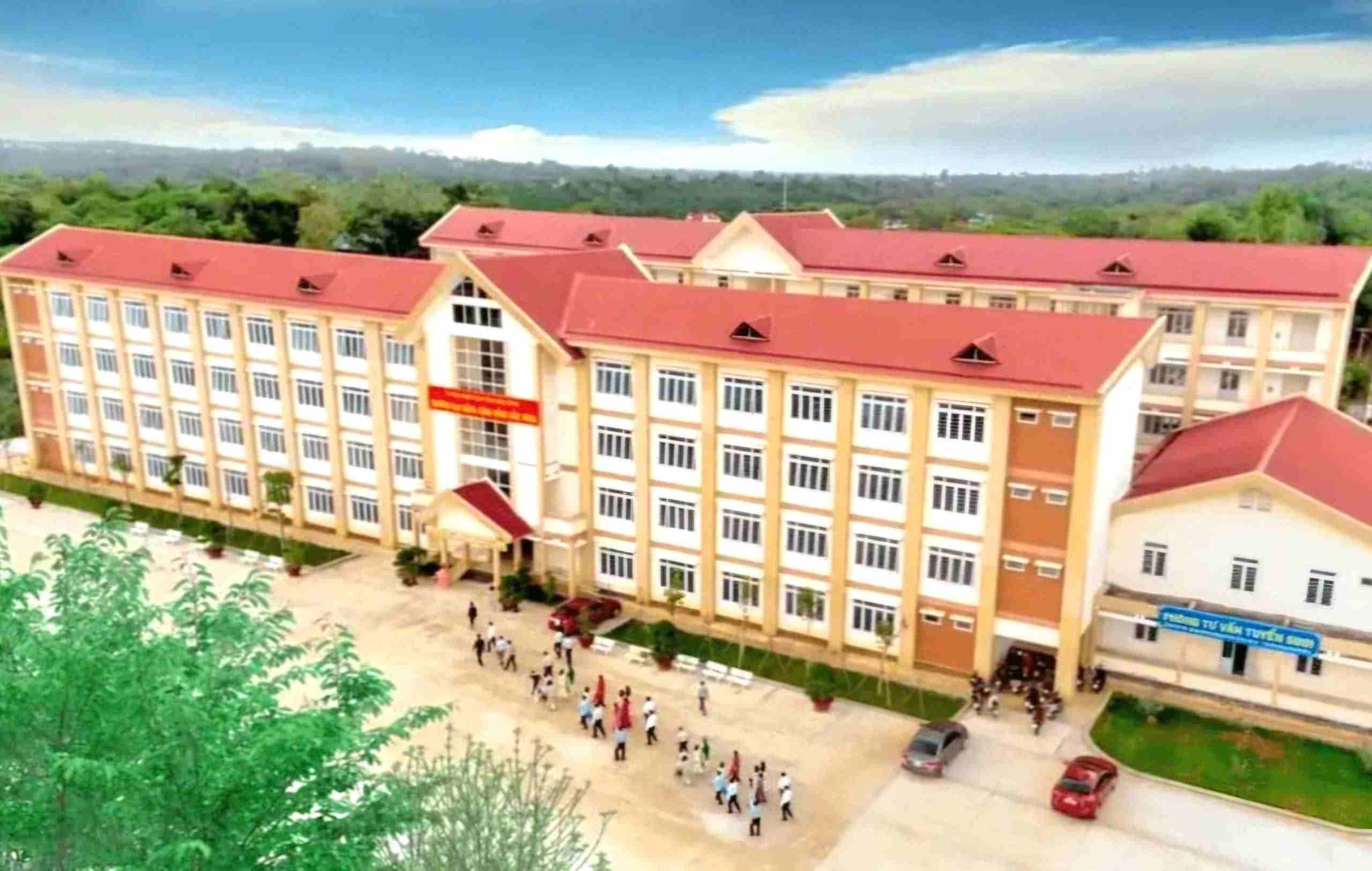 Công an yêu cầu cung cấp tài liệu Trường Cao đẳng Cộng đồng Đắk Nông giữ học bổng của học sinh nghèo. Ảnh: Thần Hy 