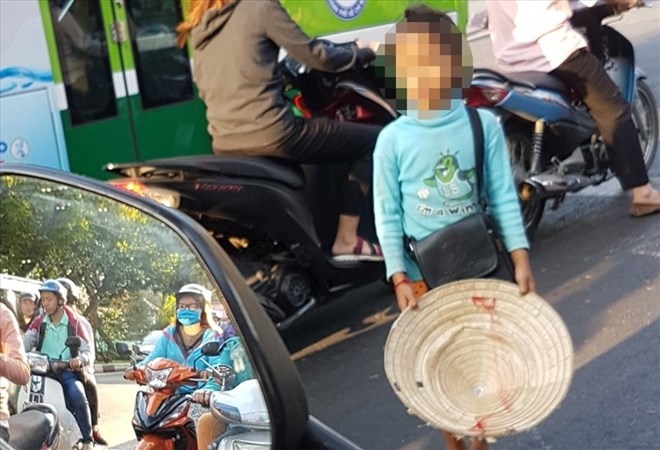 Ho Chi Minh City Police will strengthen the handling of children and elderly beggars. Photo: Truong Son