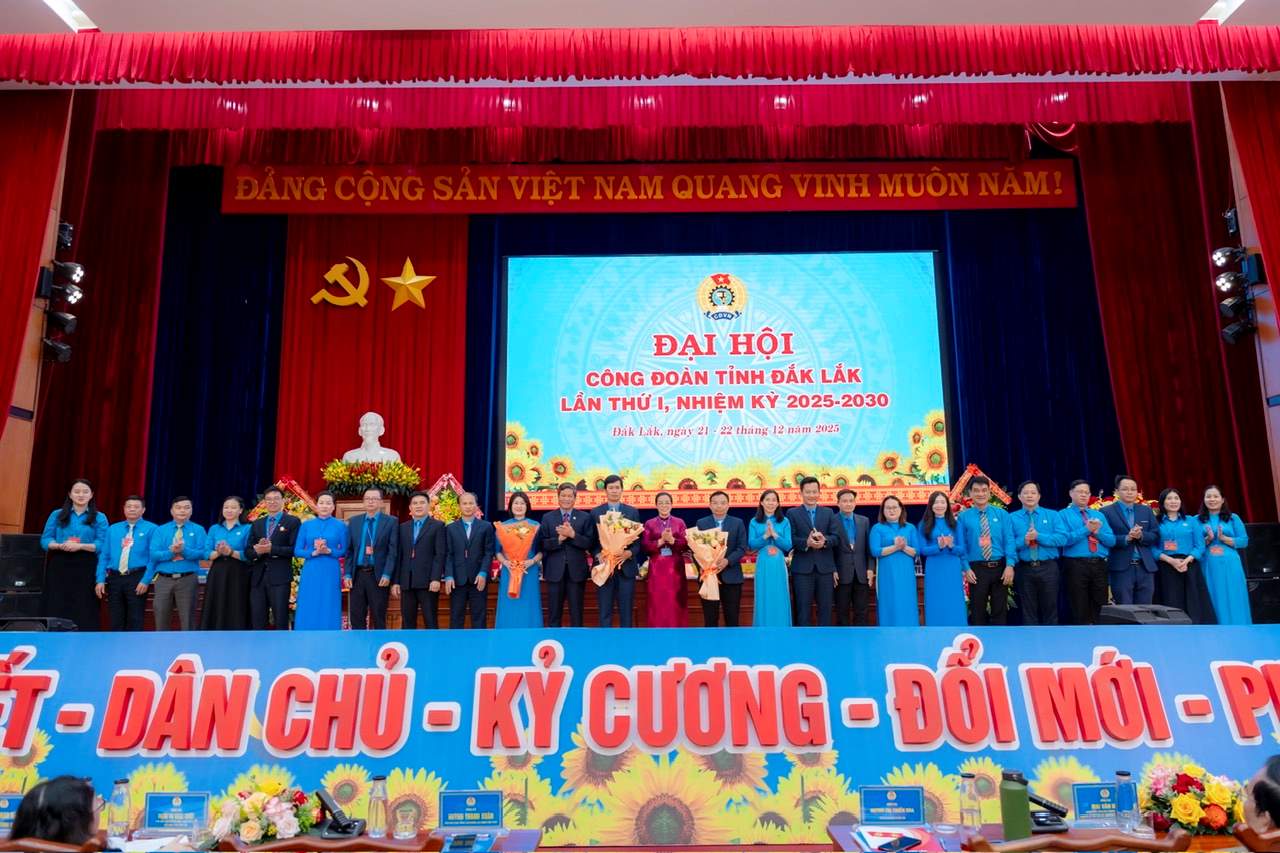 Ra mắt BCH công đoàn tỉnh Đắk Lắk nhiệm kỳ 2025-2030. Ảnh: LĐLĐ Đắk Lắk