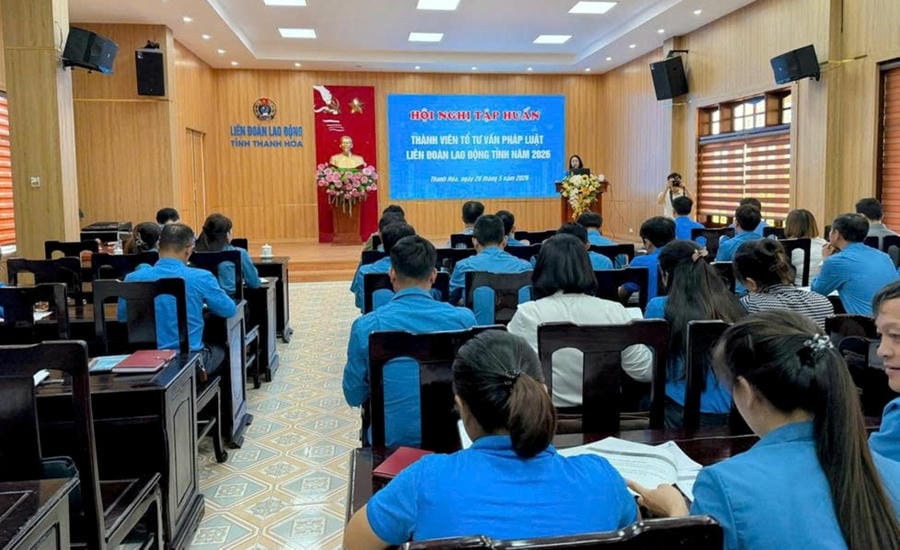 Thanh Hoa Provincial Labor Federation organizes professional training conference for legal consultants. Photo: Quach Du