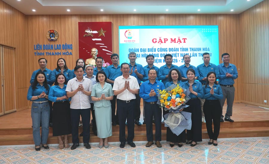 Representatives of leaders of Thanh Hoa Provincial Party Committee, Vietnam Fatherland Front Committee of the province meet with Thanh Hoa Trade Union Delegation attending the 14th Vietnam Trade Union Congress, term 2026 - 2031. Photo: Quach Du