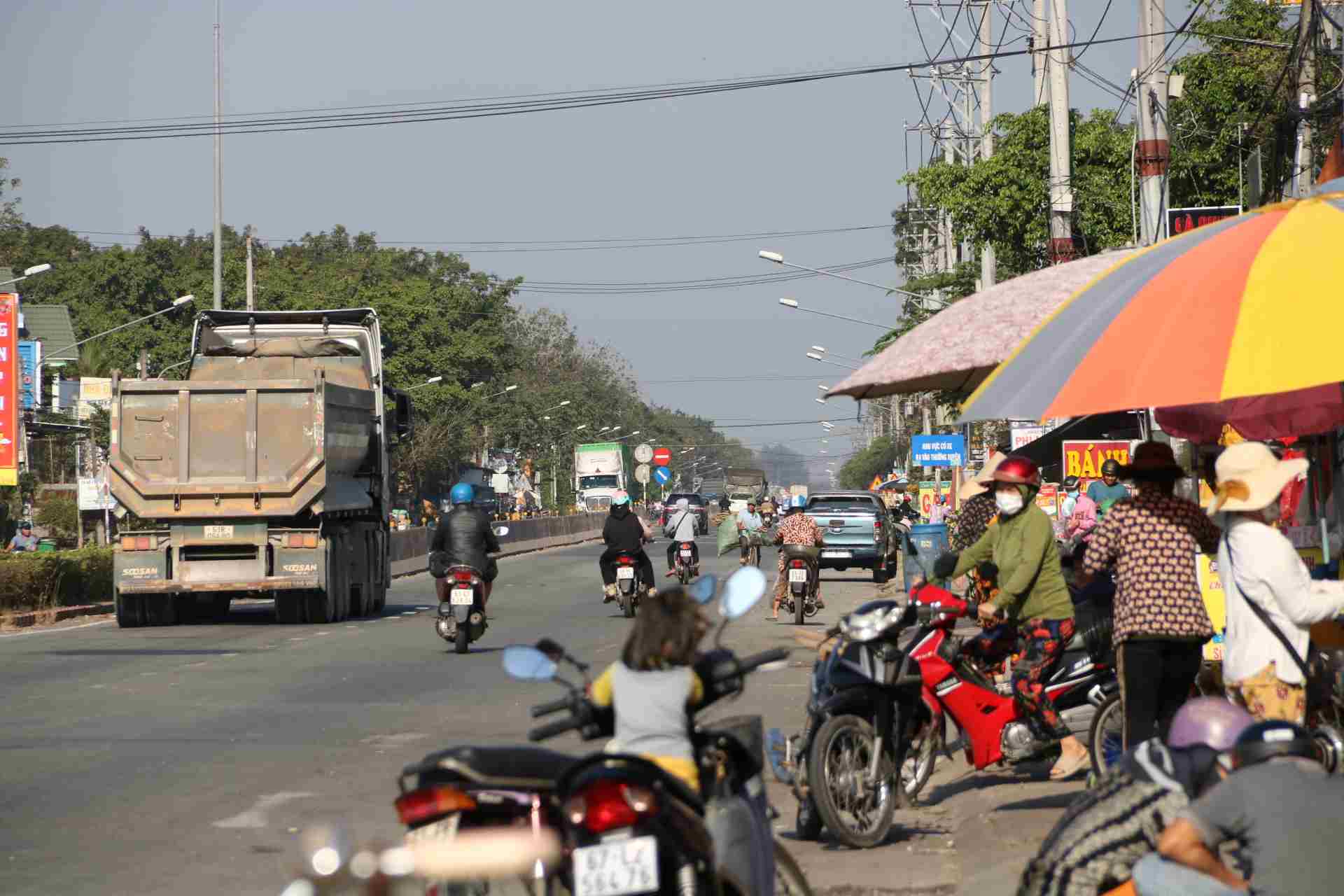 UBND TPHCM đề nghị các địa phương đẩy nhanh tiến độ giải phóng mặt bằng. Ảnh: Đình Trọng