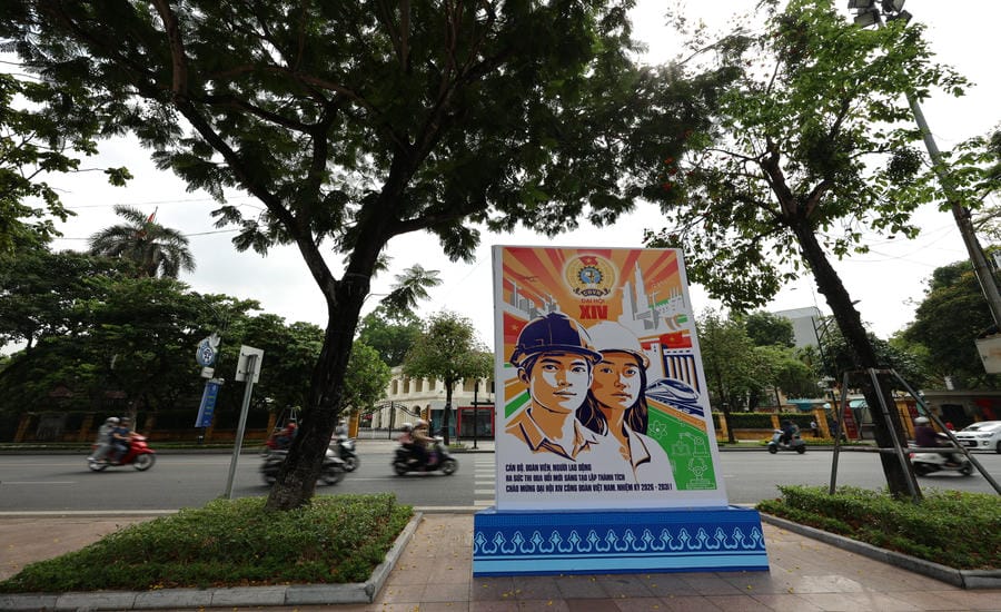 Propaganda poster to welcome the 14th Congress of the Vietnam General Confederation of Labour. Photo: Hai Nguyen
