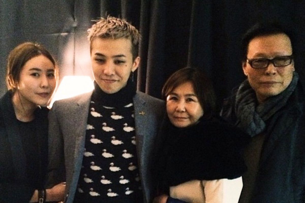 Bố mẹ G-Dragon luôn ủng hộ anh trong sự nghiệp. Ảnh: Lotte