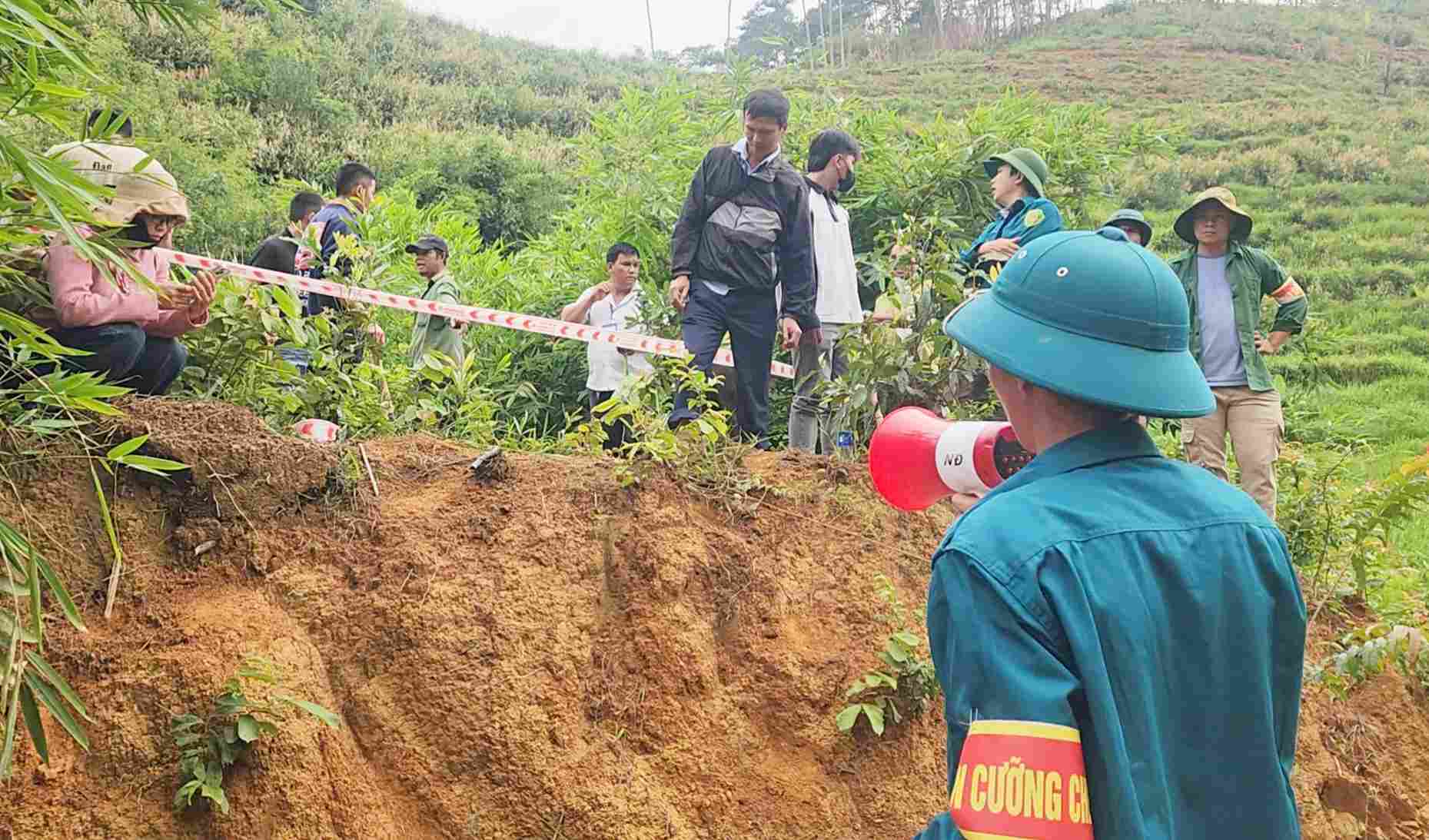 Việc tổ chức cưỡng chế, giải tỏa được chính quyền địa phương triển khai bảo đảm các quy định pháp luật. Ảnh: Phúc Khánh 