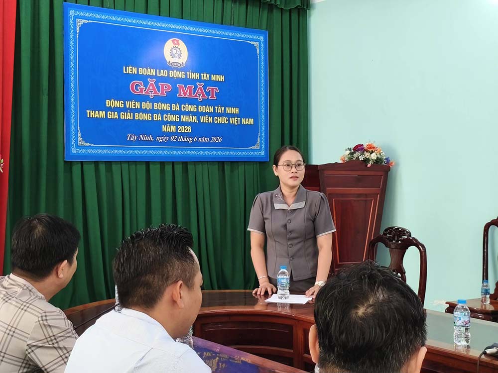 Bà Nguyễn Thị Ngọc Loan - Phó Chủ tịch Liên đoàn Lao động tỉnh Tây Ninh phát biểu tại buổi gặp mặt. Ảnh: LĐLĐ tỉnh Tây Ninh