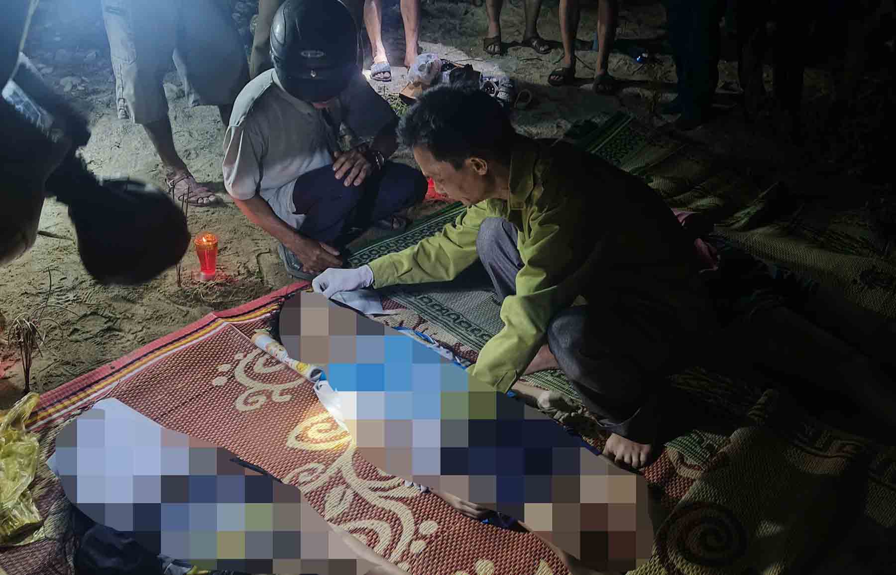 The cause of 4 deaths on the Ngan Pho River was determined to be boat capsizing leading to drowning. Photo: Hoang Anh