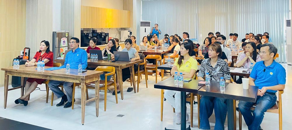 A training class of the "Improving Adaptive Capacity for Officials, Union Members and Workers" Program for the period 2026-2030 of the Vietnam Textile and Garment Trade Union. Photo: Grassroots Trade Union