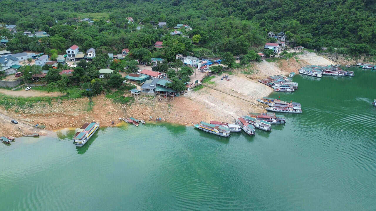 Hoa Binh Hydropower Lake has an upstream water level of 100.7m. Photo: Minh Nguyen