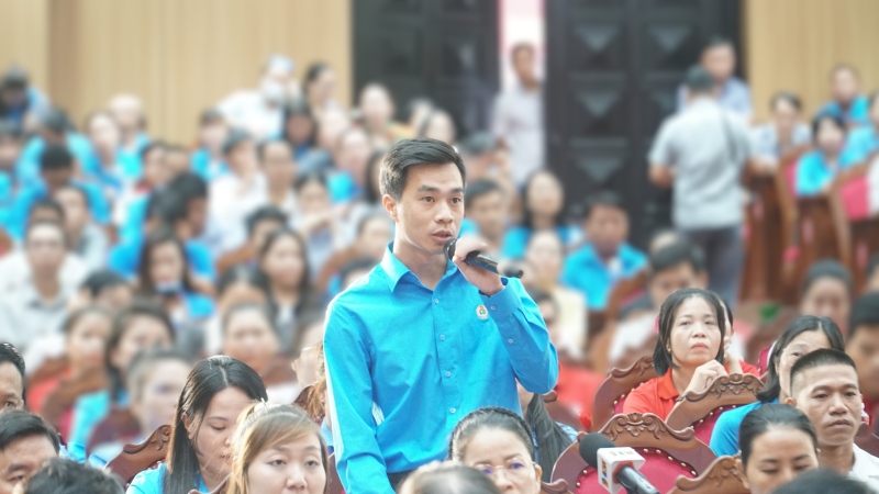 Một trong những điểm nhấn nổi bật của Tháng Công nhân 2026 tại Đà Nẵng là hội nghị gặp gỡ, đối thoại giữa lãnh đạo thành phố, lãnh đạo Tổng Liên đoàn Lao động Việt Nam với cán bộ công đoàn, đoàn viên và người lao động. Ảnh: Hoàng Bin