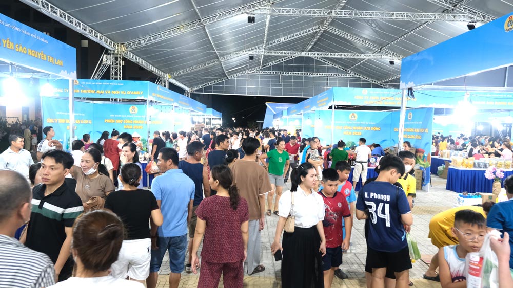 Phiên chợ Công nhân 2026 do Liên đoàn Lao động thành phố tổ chức có hơn 50 gian hàng. Ảnh: Công đoàn Đà Nẵng