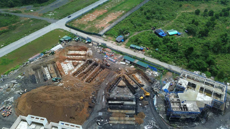 Các móng nhà phía sau cũng đang được triển khai, Ảnh: Đinh Đại