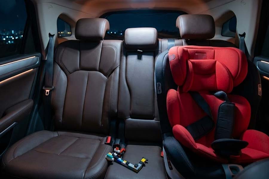 Safe seats for children. Photo: Huu Vu
