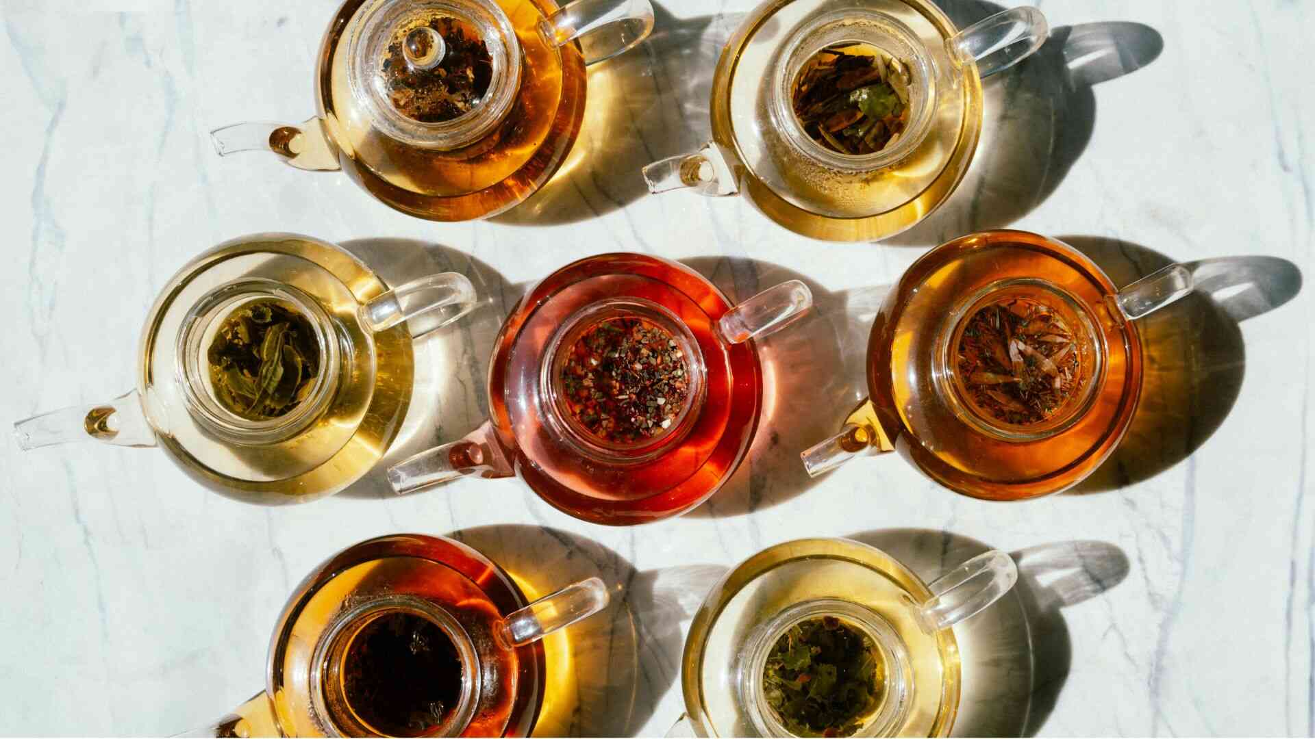 Unreasonable cooling down with unsuitable drinks can be harmful to the cardiovascular system. Photo: Canva