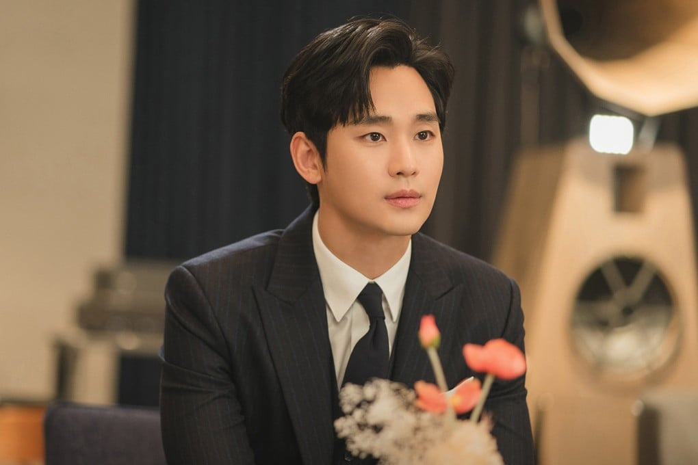 Kim Soo Hyun đối diện với khó khăn khi tái xuất. Ảnh: Netflix