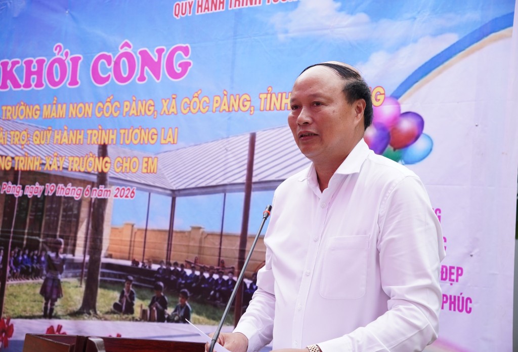 El vicepresidente del Comité Popular Provincial de Cao Bang recibe una tarea adicional. Foto: Kim Dung