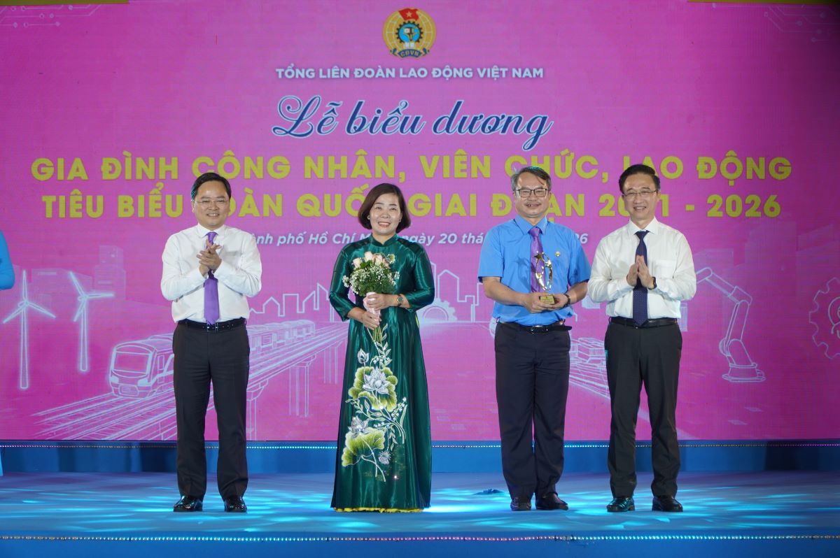 ông Nguyễn Anh Tuấn - Ủy viên Trung ương Đảng, Phó Chủ tịch Ủy ban Trung ương Mặt trận Tổ quốc Việt Nam, Chủ tịch Tổng LĐLĐVN