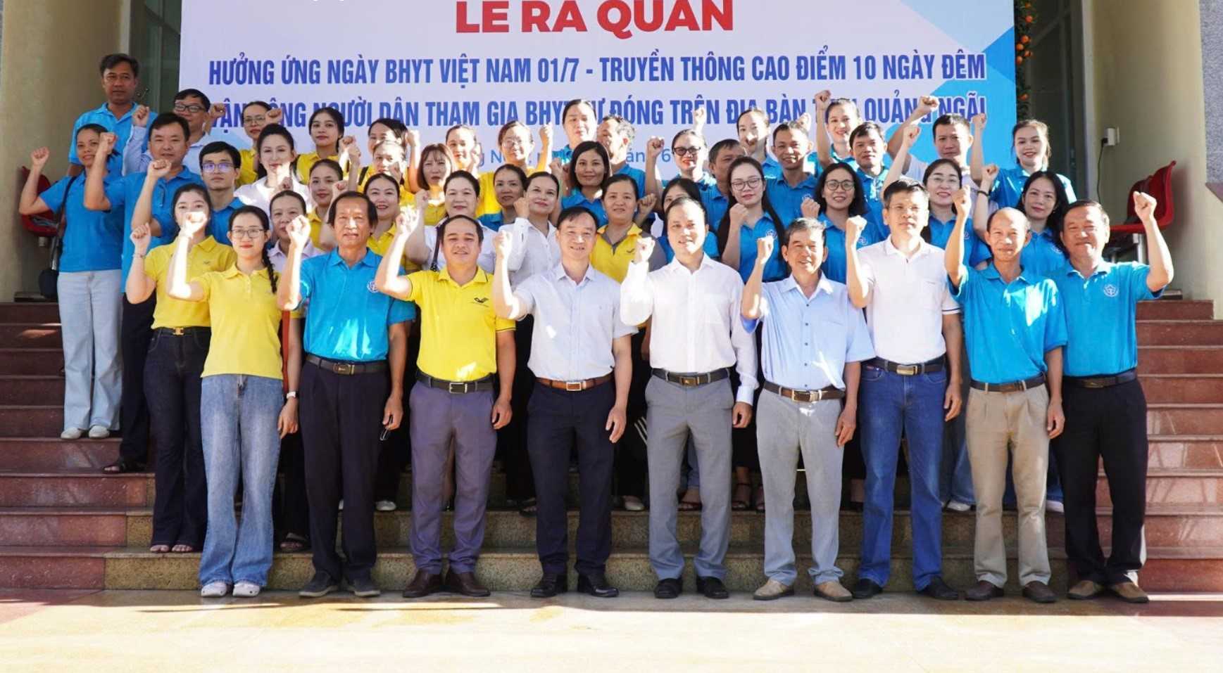 Quang Ngai Provincial Social Insurance coordinates with units to launch a campaign to respond to Vietnam Health Insurance Day. Photo: Thuc Uyen