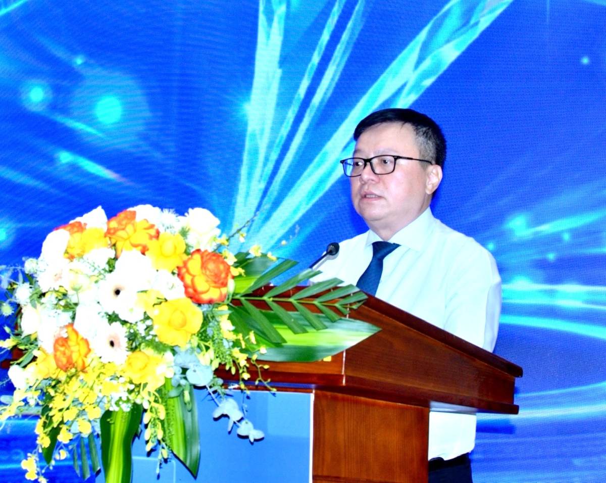 Mr. Le Quoc Minh - Member of the Party Central Committee, Editor-in-Chief of Nhan Dan Newspaper, Deputy Head of the Central Propaganda and Mass Mobilization Commission, Chairman of the Vietnam Journalists Association - spoke at the closing session of the National Press Forum 2026. Photo: Mai Dung