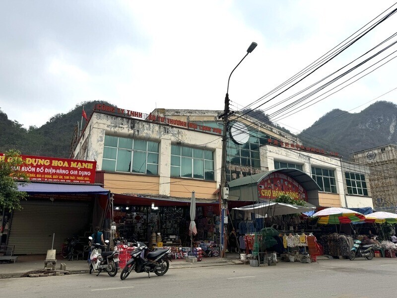 Việc buôn bán không mấy thuận lợi khiến Tân Thanh không còn sầm uất như xưa. Ảnh: Khánh Linh