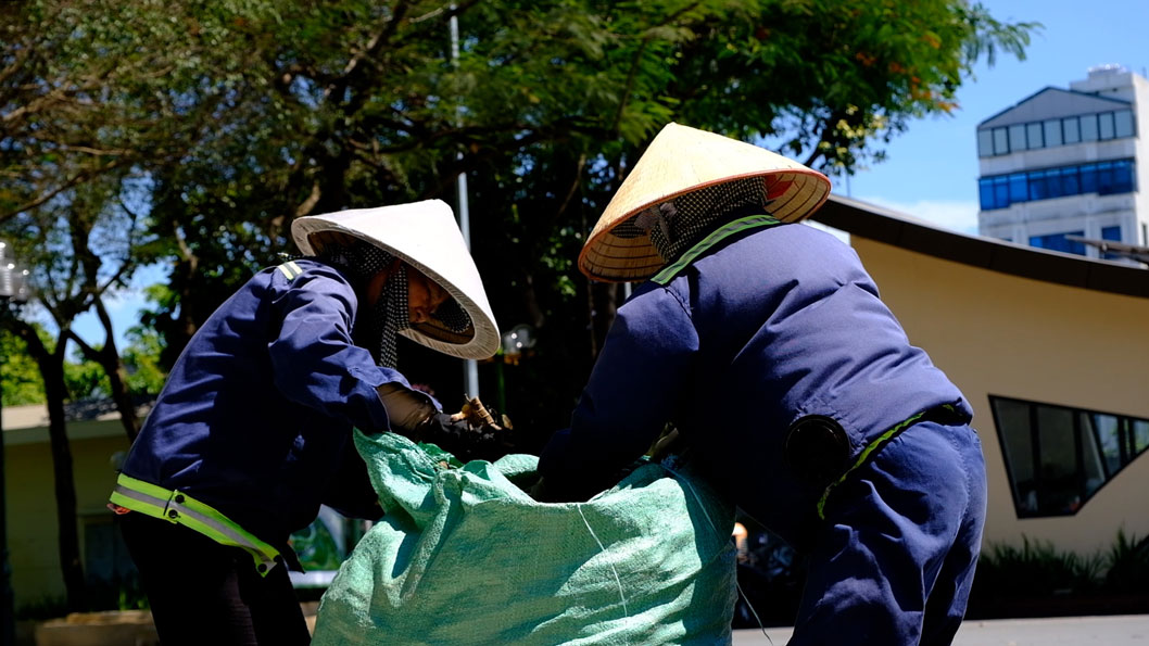 Hanoians struggle to adapt to intense heat