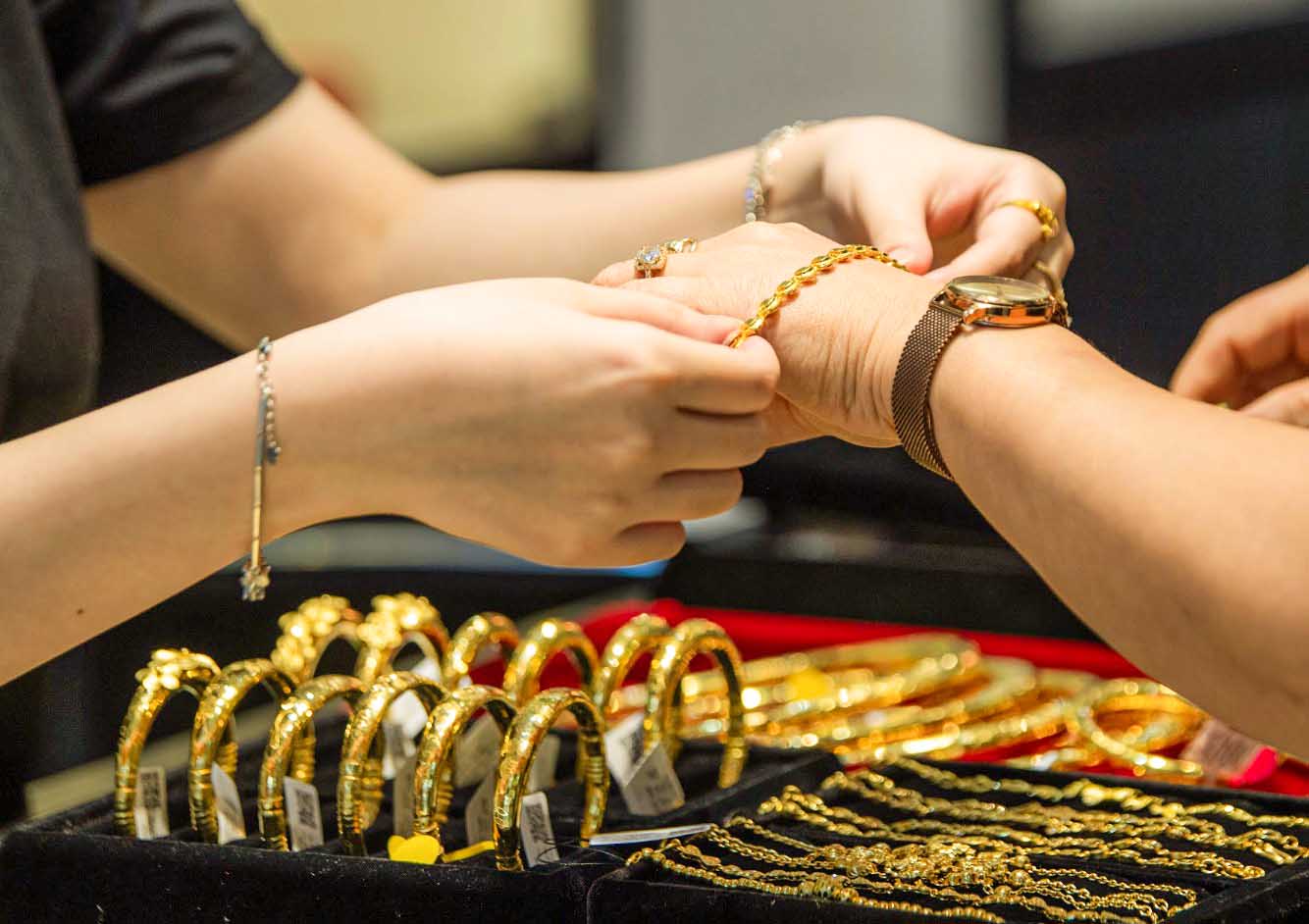 Domestic gold prices today simultaneously recovered. Photo: Phan Anh