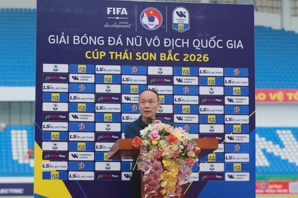 Ông Nguyễn Văn Phú phát biểu tại lễ khai mạc. Ảnh: VFF