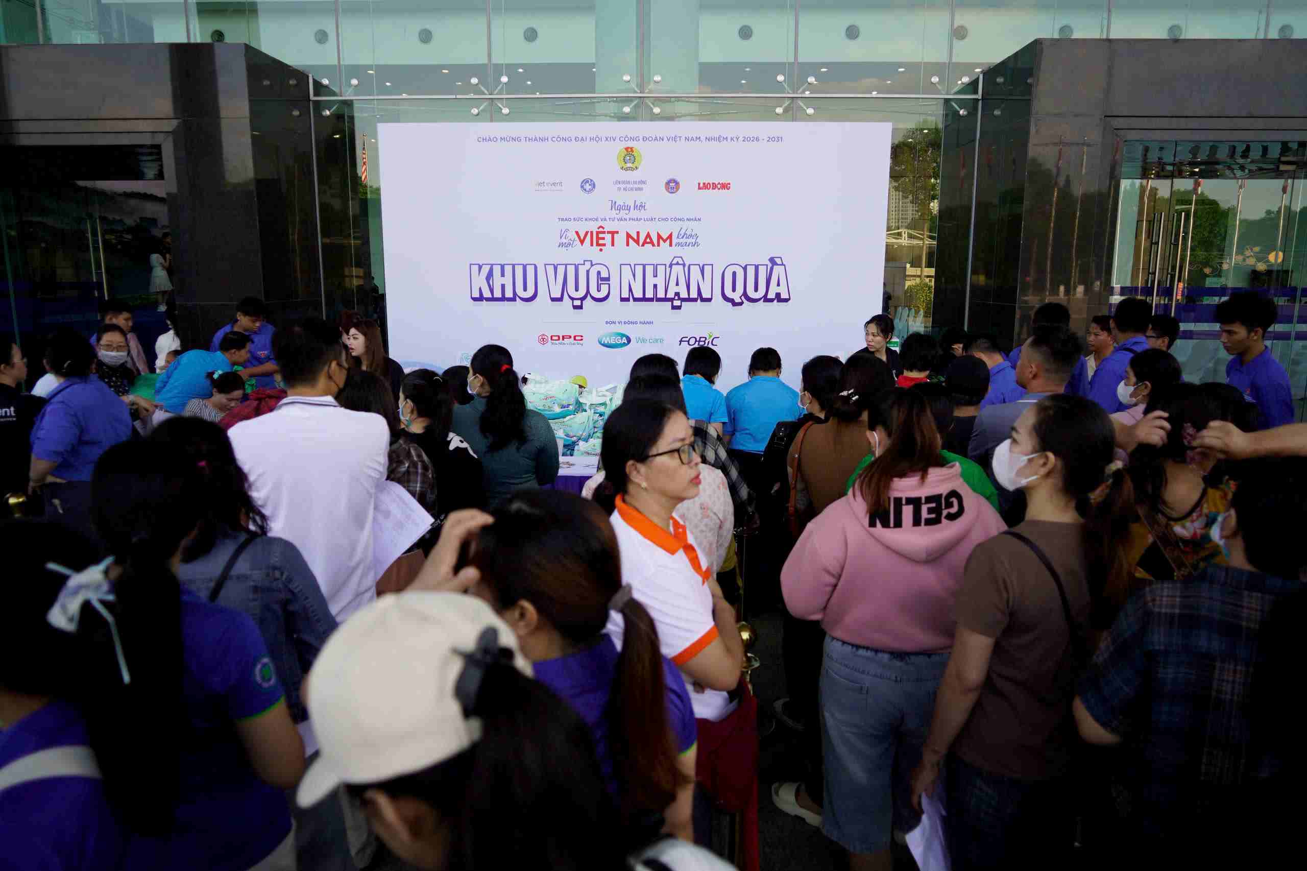 The program "Giving health and legal advice to workers - For a healthy Vietnam" will take place on the morning of June 21 in Ho Chi Minh City.