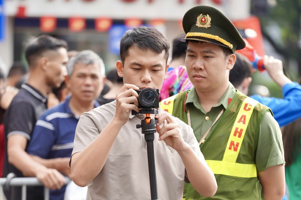 Lao Dong Newspaper reporters working at the 80th anniversary of the August Revolution and National Day September 2nd (A80) in Hanoi. Photo: TUNG GIANG