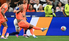 Live football Netherlands vs Sweden at World Cup 2026. Graphics: Van An