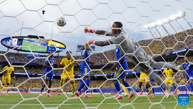 Thủ môn Eloy Room của Curacao tỏa sáng giúp Curacao cầm hòa 0-0 trước Ecuador. Ảnh: Xinhua