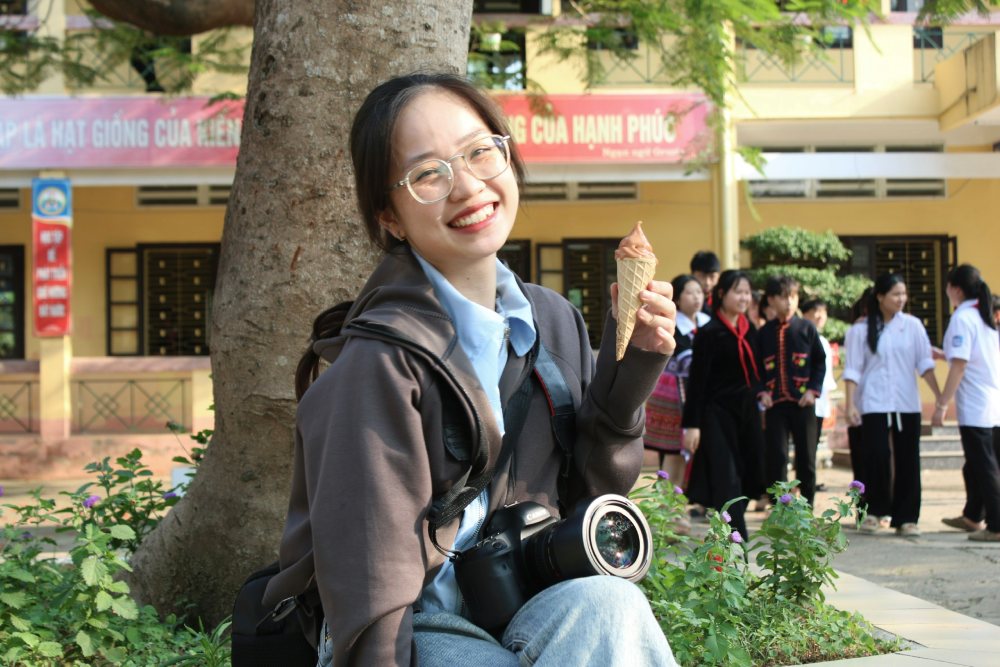 Early practical experiences help Giap Thi Thu Thao accumulate skills and prepare her luggage to enter journalism in the AI era. Photo: Character provided