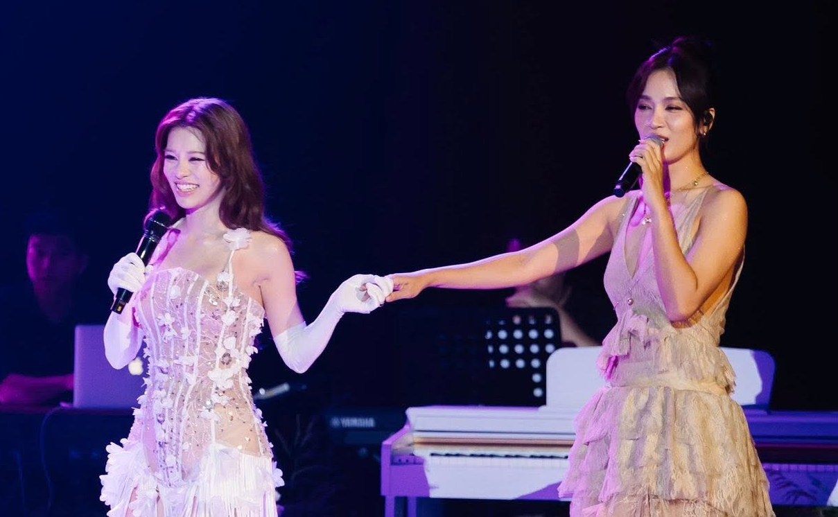 Singer Ai Phuong and Bui Lan Huong. Photo: River Flows In You