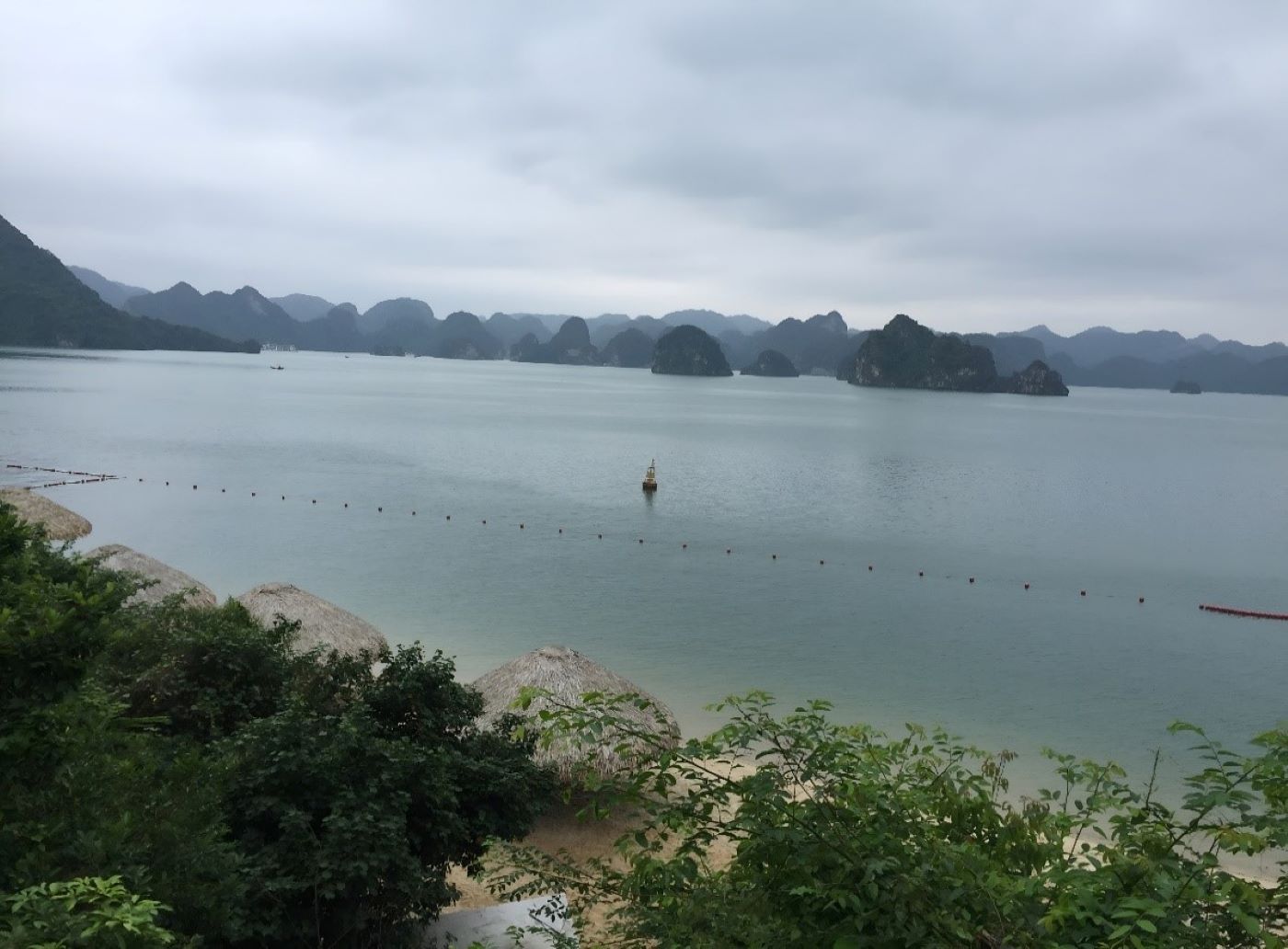 Playa Soi Sim, bahía de Hạ Long. Foto: Hoàng Hương
