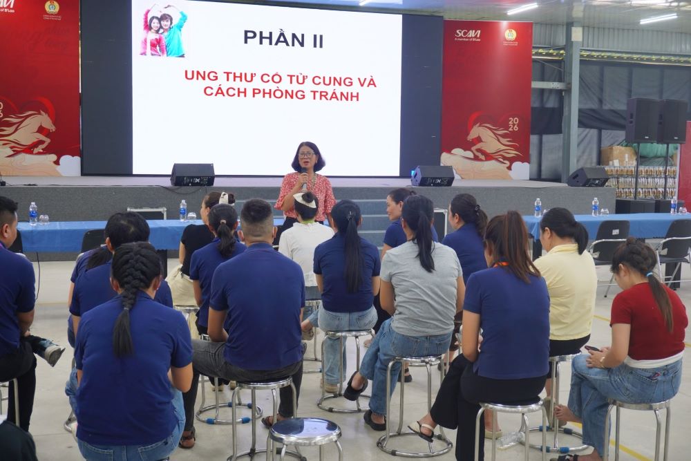 Members and employees of Scavi Hue Company improve their knowledge of reproductive health, sexual health and family planning. Photo: Hue Trade Union